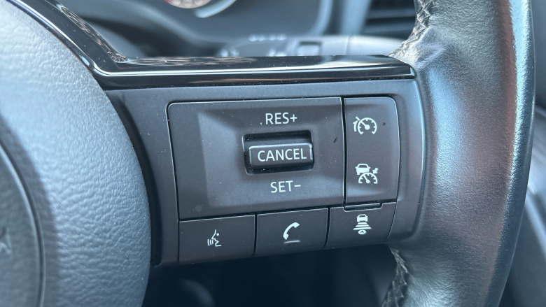 Nissan Qashqai 1.3 DiG-T MH Acenta Premium 5dr Petrol Hatchback